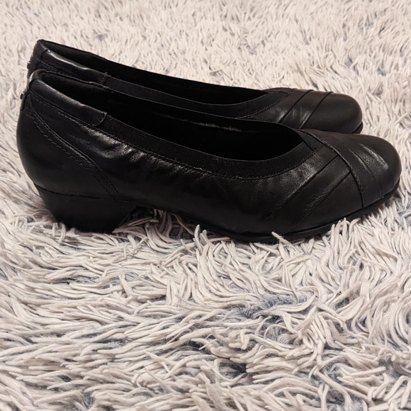 Aravon (by New Balance) Patsy Leather Dress Slip On Pumps in Black, Size 9 - Picture 8 of 12